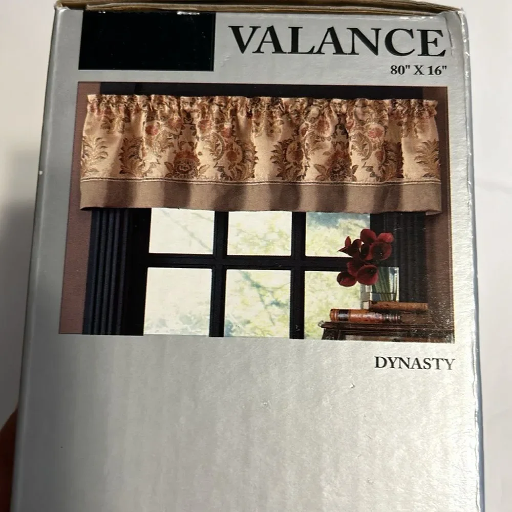 THE HOME COLLECTION NWT Valance Curtains 80